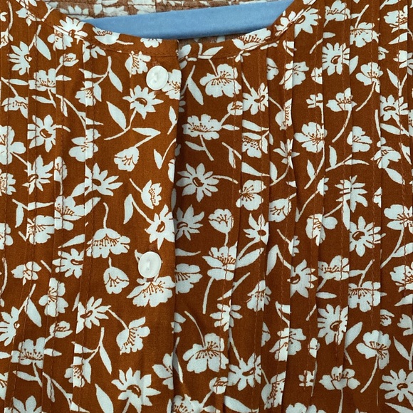 Old Navy Burnt Orange Floral Button-Up Top - Picture 3 of 5